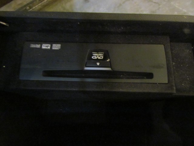 2006 Infiniti M45 Center Console w/DVD Player