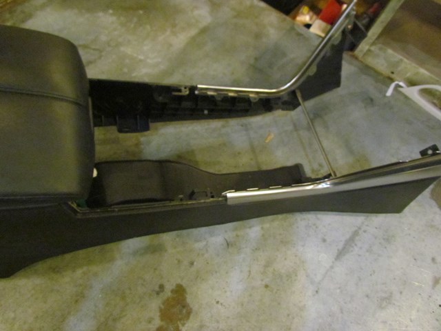 2006 Infiniti M45 Center Console w/DVD Player