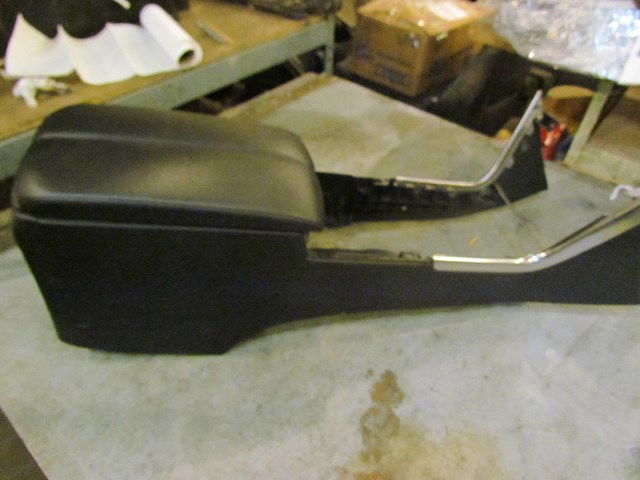 2006 Infiniti M45 Center Console w/DVD Player