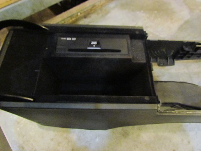 2006 Infiniti M45 Center Console w/DVD Player