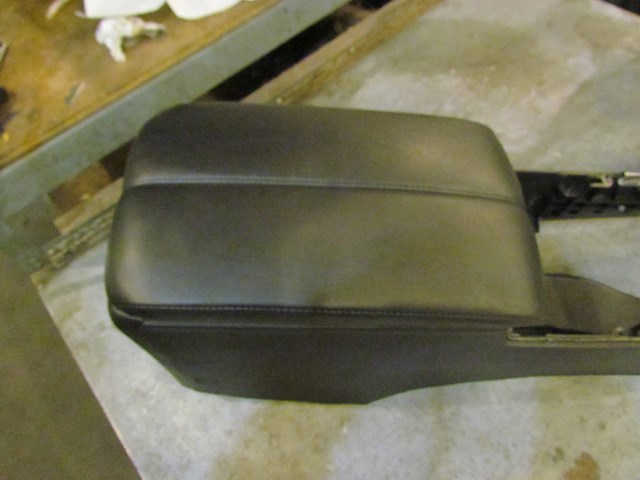 2006 Infiniti M45 Center Console w/DVD Player