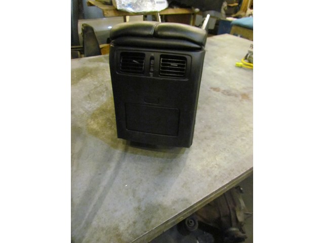 2006 Infiniti M45 Center Console w/DVD Player