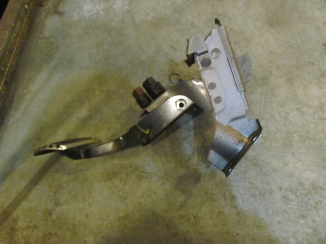 2006 Infiniti M45 AT Brake Pedal 