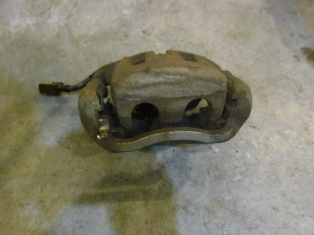2006 Infiniti M45 S RWD Front RH Passenger Caliper
