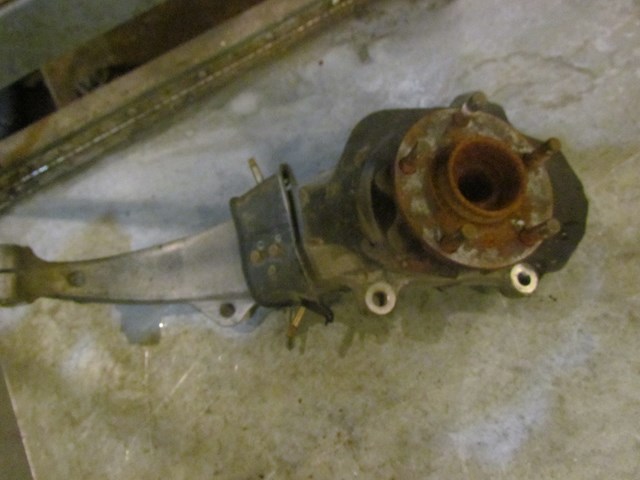 2006 Infiniti M45 S RWD  Front LH Driver Spindle