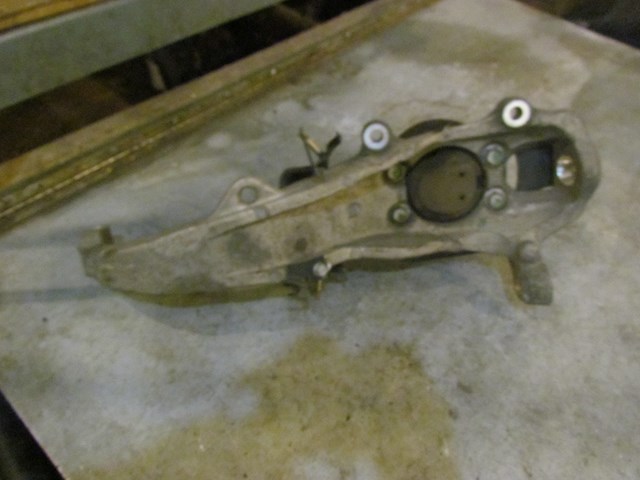 2006 Infiniti M45 S RWD  Front LH Driver Spindle