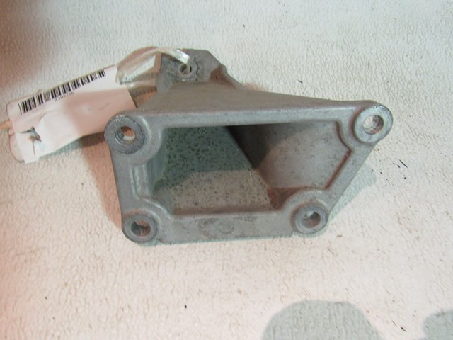 2006 Infiniti M45 RWD  LH Driver Engine Mount