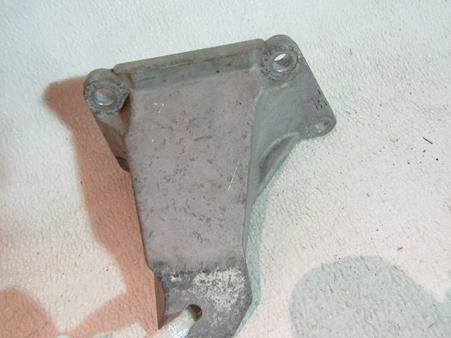 2006 Infiniti M45 RWD  LH Driver Engine Mount