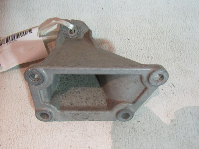 2006 Infiniti M45 RWD  LH Driver Engine Mount