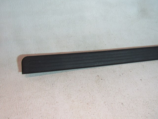 2006 Infiniti M45 Front RH Passenger Door Sill Kick Plate
