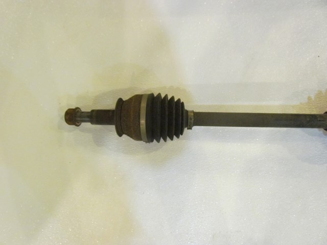 2006 Infiniti M45 RWD RH Passenger Rear Axle