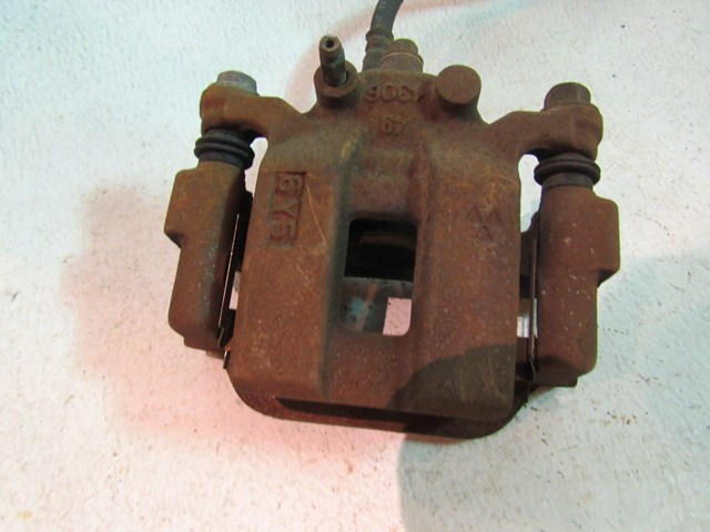 2006 Infiniti M45 RWD Rear RH Passenger Caliper