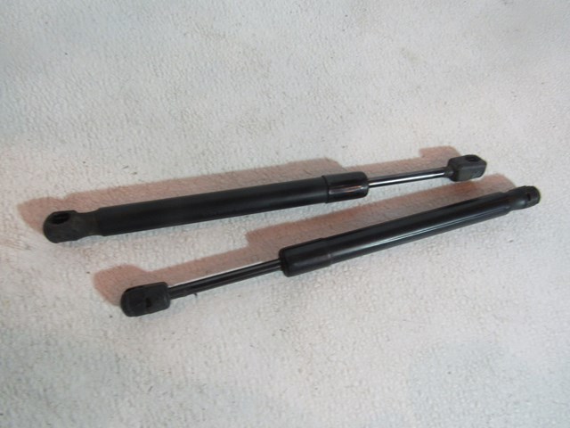 2006 Audi S4 Trunk Strut Set 8E5 827 552