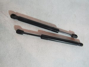 2006 Audi S4 Trunk Strut Set 8E5 827 552