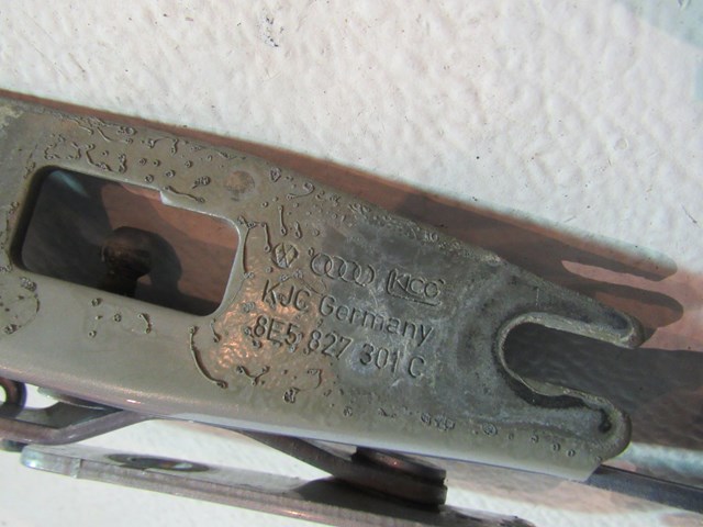 2006 Audi S4 Trunk Hinge Set 8E5827302 