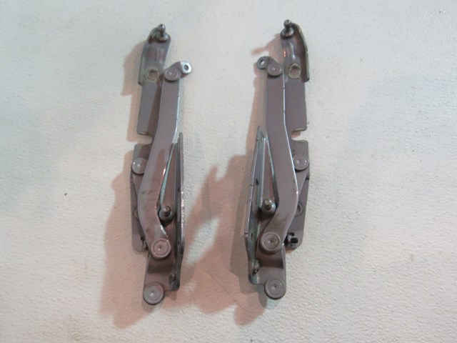 2006 Audi S4 Trunk Hinge Set 8E5827302 