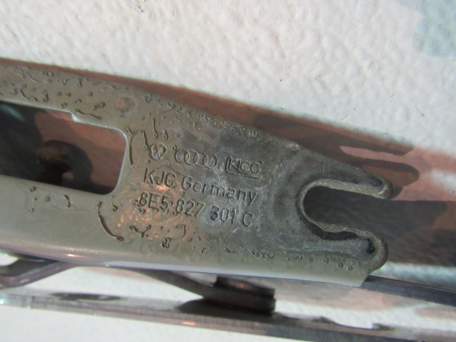 2006 Audi S4 Trunk Hinge Set 8E5827302 