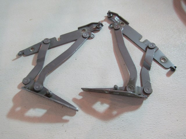 2006 Audi S4 Trunk Hinge Set 8E5827302 