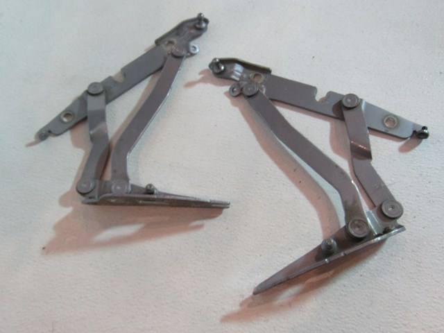 2006 Audi S4 Trunk Hinge Set 8E5827302 