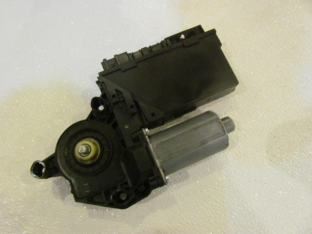 2006 Audi S4 RH Passenger Rear Window Motor 8E0 959 802E