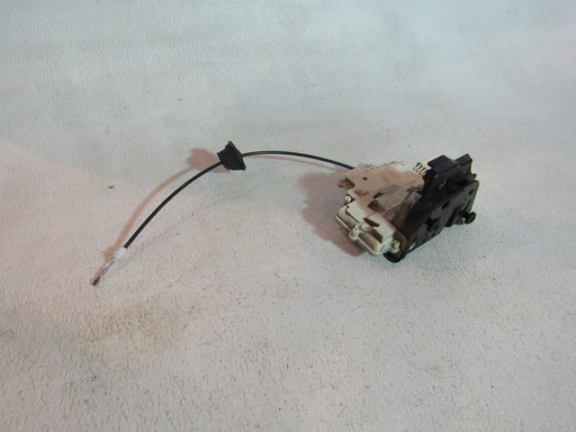 2006 Audi S4 RH Pass Front Door Lock Actuator 8E1837016