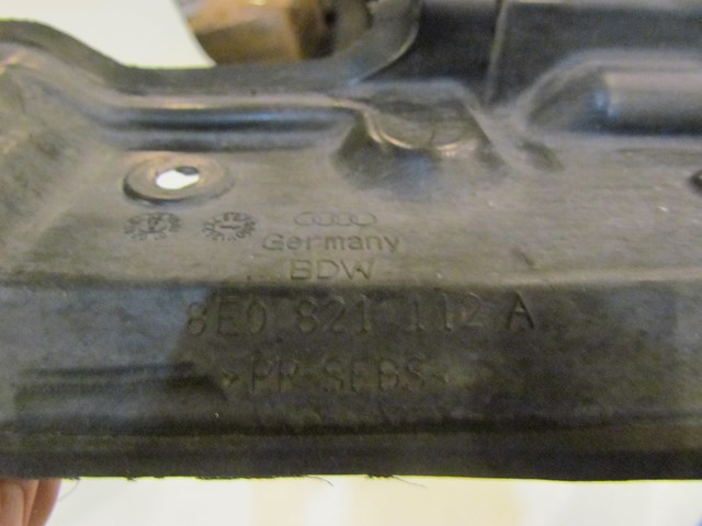 2006 Audi S4 RH & LH Fender Body Seals 8E0821111 & 8E0821112