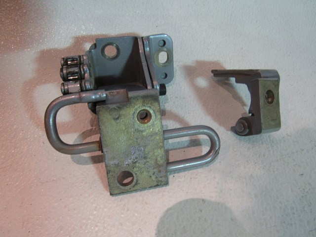 2006 Audi S4 LH Driver Front Door Hinges