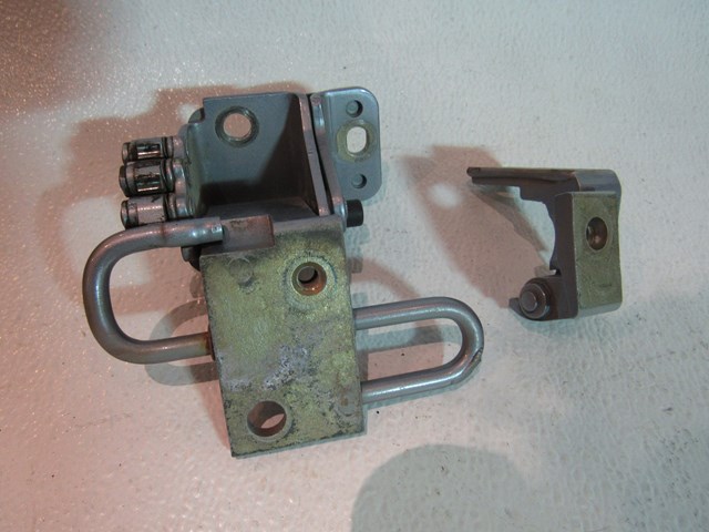 2006 Audi S4 LH Driver Front Door Hinges