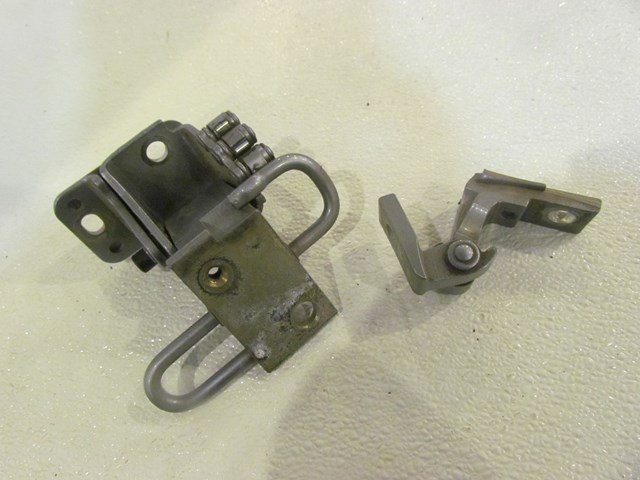 2006 Audi S4 RH Passenger Front Door Hinges