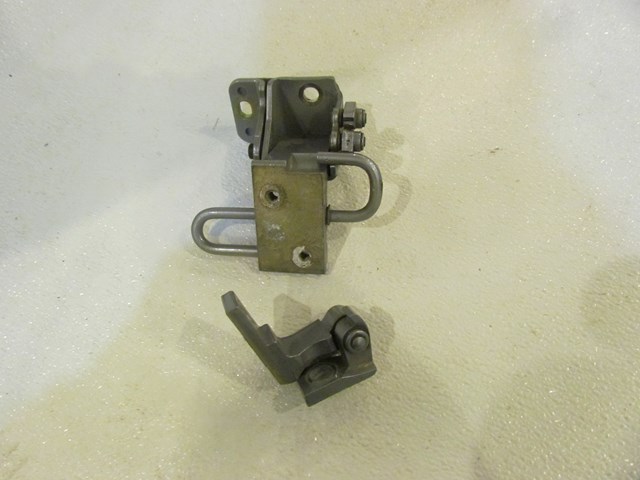 2006 Audi S4 RH Passenger Rear Door Hinges