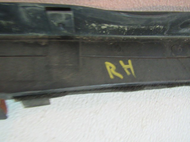 2007 Infiniti M35 RH Passenger Hood / Fender Seal OEM 65820EG010