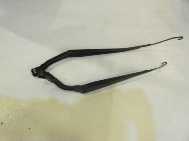 2006 Infiniti M35 Windshield Washer Arm Set