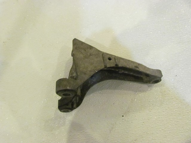 2006 2007 Audi S4 RH Passenger Engine Mount Bracket