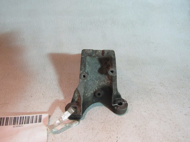 2006 2007 Audi S4 RH Passenger Engine Mount Bracket