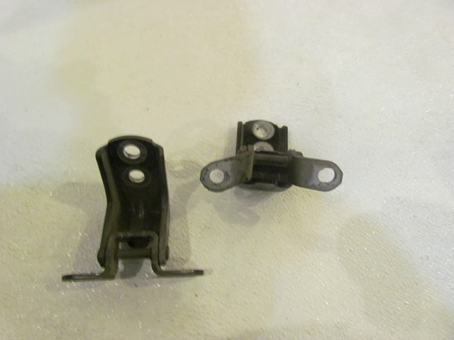 2007 Infiniti M35 LH Driver Front Door Hinges