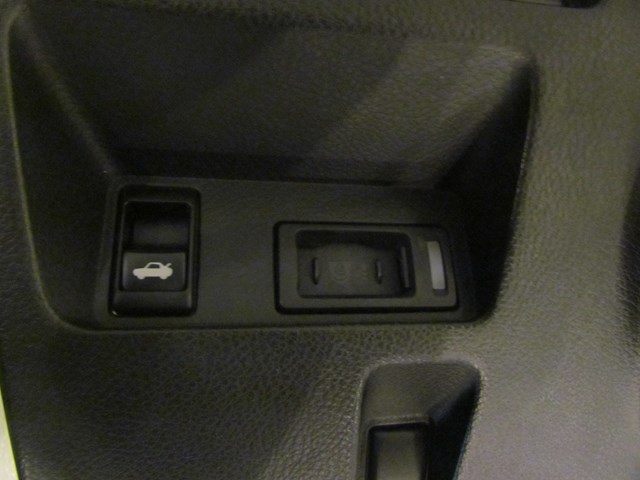 2007 Infiniti M35 LH Lower Dash Panel Start/Stop Button