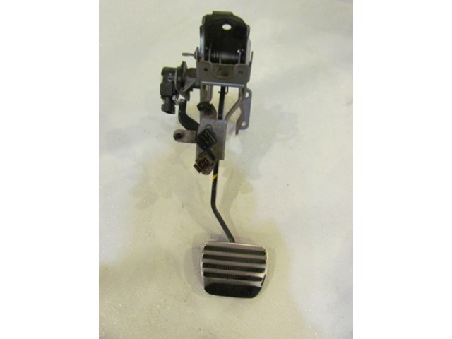 2007 Infiniti M35 AT Brake Pedal