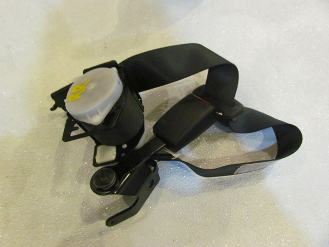 2007 Infiniti M35 Rear RH Passenger Seat Belt & Buckle