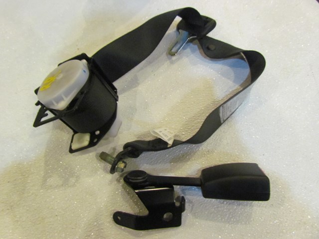 2007 Infiniti M35 Rear RH Passenger Seat Belt & Buckle