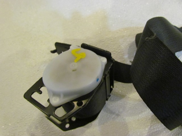 2007 Infiniti M35 Rear LH Driver Seat Belt & Buckle