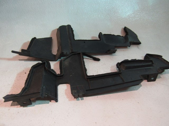 2007 Infiniti M35 RH & LH Radiator Air Duct Set