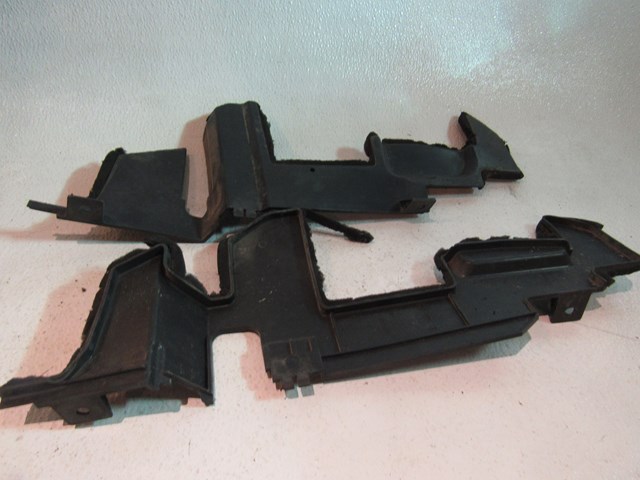 2007 Infiniti M35 RH & LH Radiator Air Duct Set