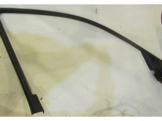 2007 Infiniti M35 LH Driver Front Window Trim w/Tweeter