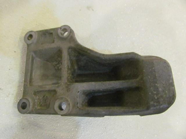 2007 Infiniti M35 RH Passenger Engine Mount