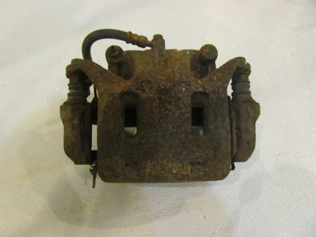 2004 Infiniti M35 RWD Front RH Passenger Caliper