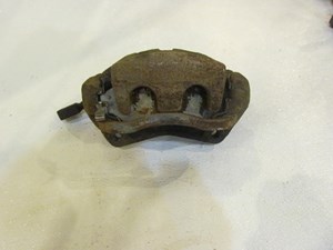 2004 Infiniti M35 RWD Front RH Passenger Caliper