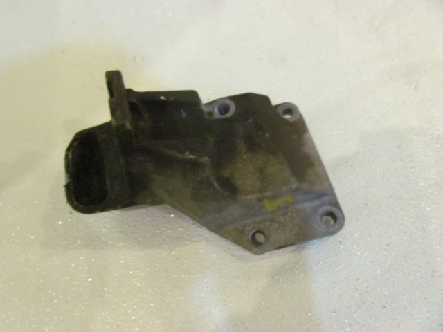 2007 Infiniti M35 LH Driver Motor Mount Engine Mount Bracket