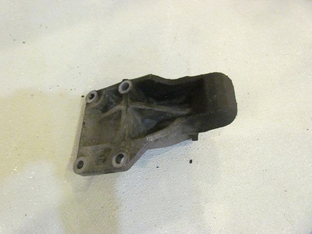2007 Infiniti M35 LH Driver Motor Mount Engine Mount Bracket