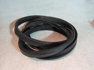 2006 2007 Infiniti M35 Trunk Seal