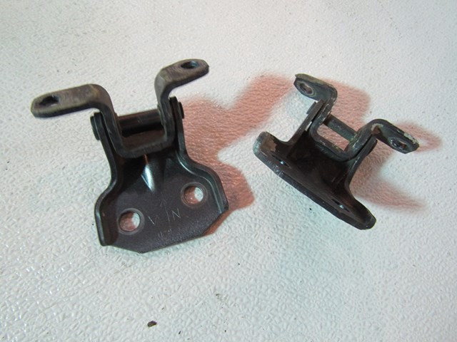 2008 Subaru WRX Front RH Passenger Door Hinge